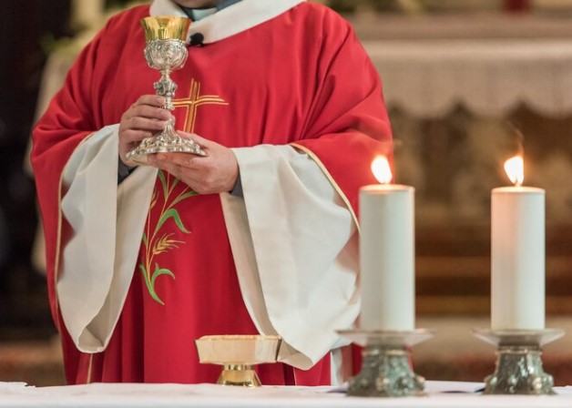 A importância dos paramentos na liturgia: símbolos e significados