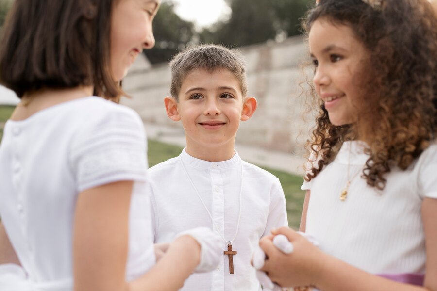 Vestes para coroinha: ensinando os mais jovens a participarem da liturgia